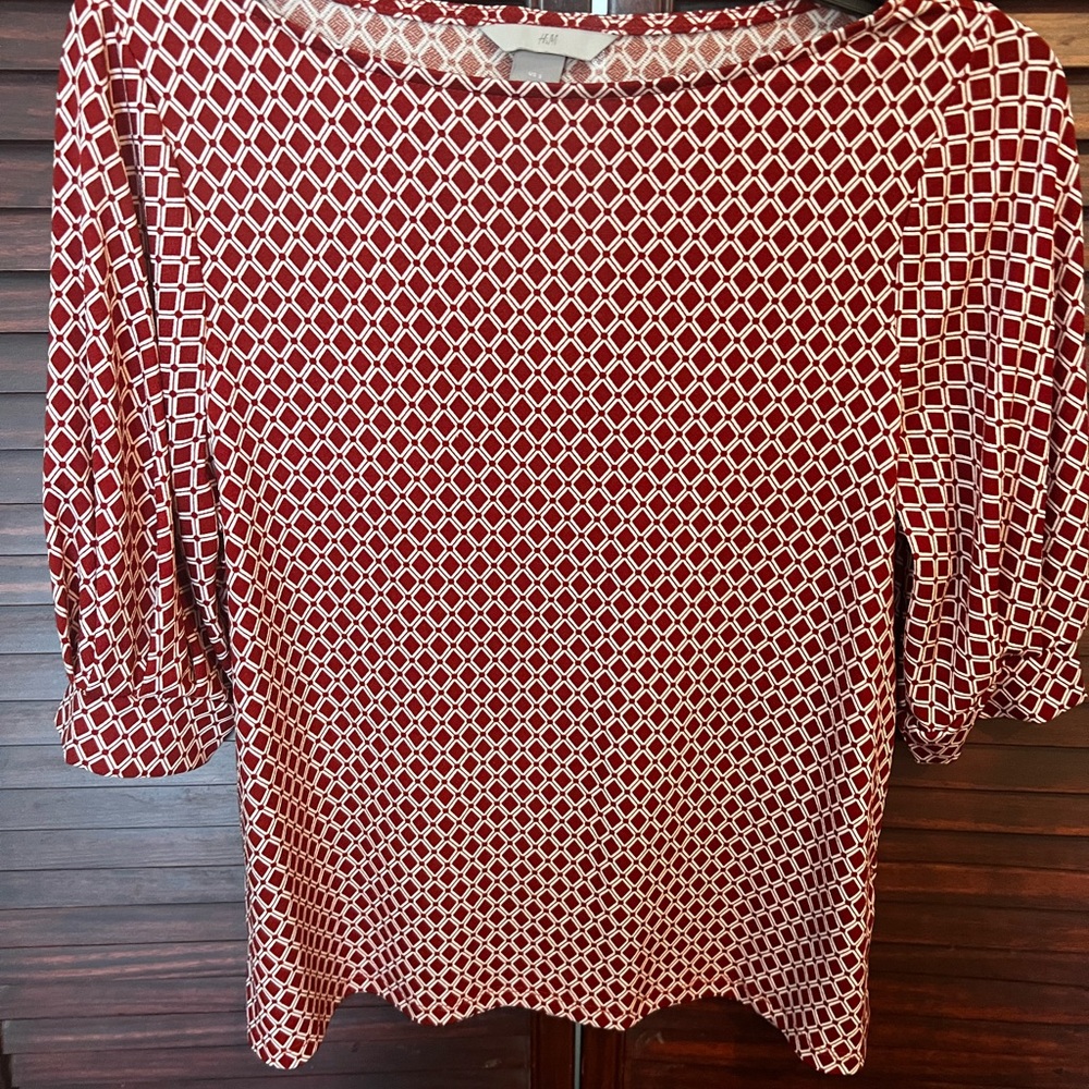 H&M Red and White Geometric Blouse